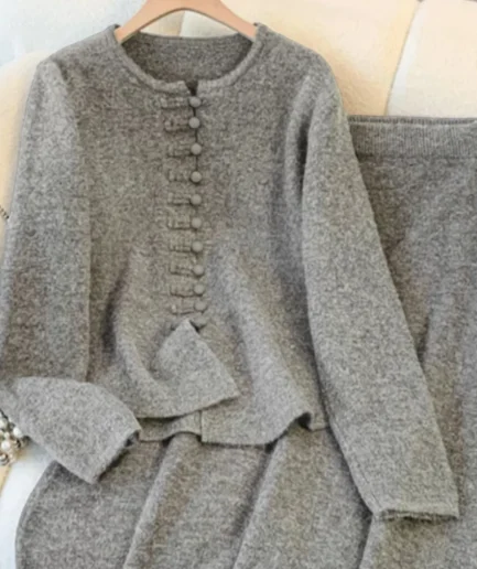 Elegant Autumn Knit Set: Single-breasted Round Neck Long Sleeve Top Solid Color Slim Skirt. 128 Chars